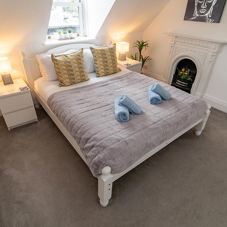 Light Airy 3 Bed Town Cntr Flat 700M To The Beach Bournemouth Bagian luar foto