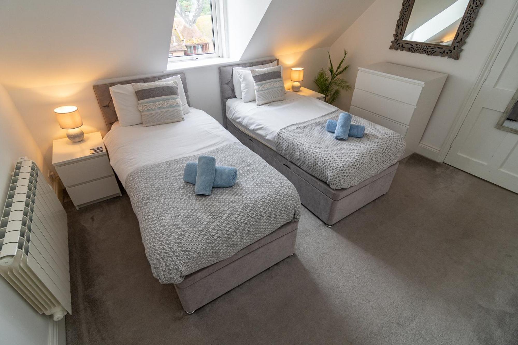 Light Airy 3 Bed Town Cntr Flat 700M To The Beach Bournemouth Bagian luar foto
