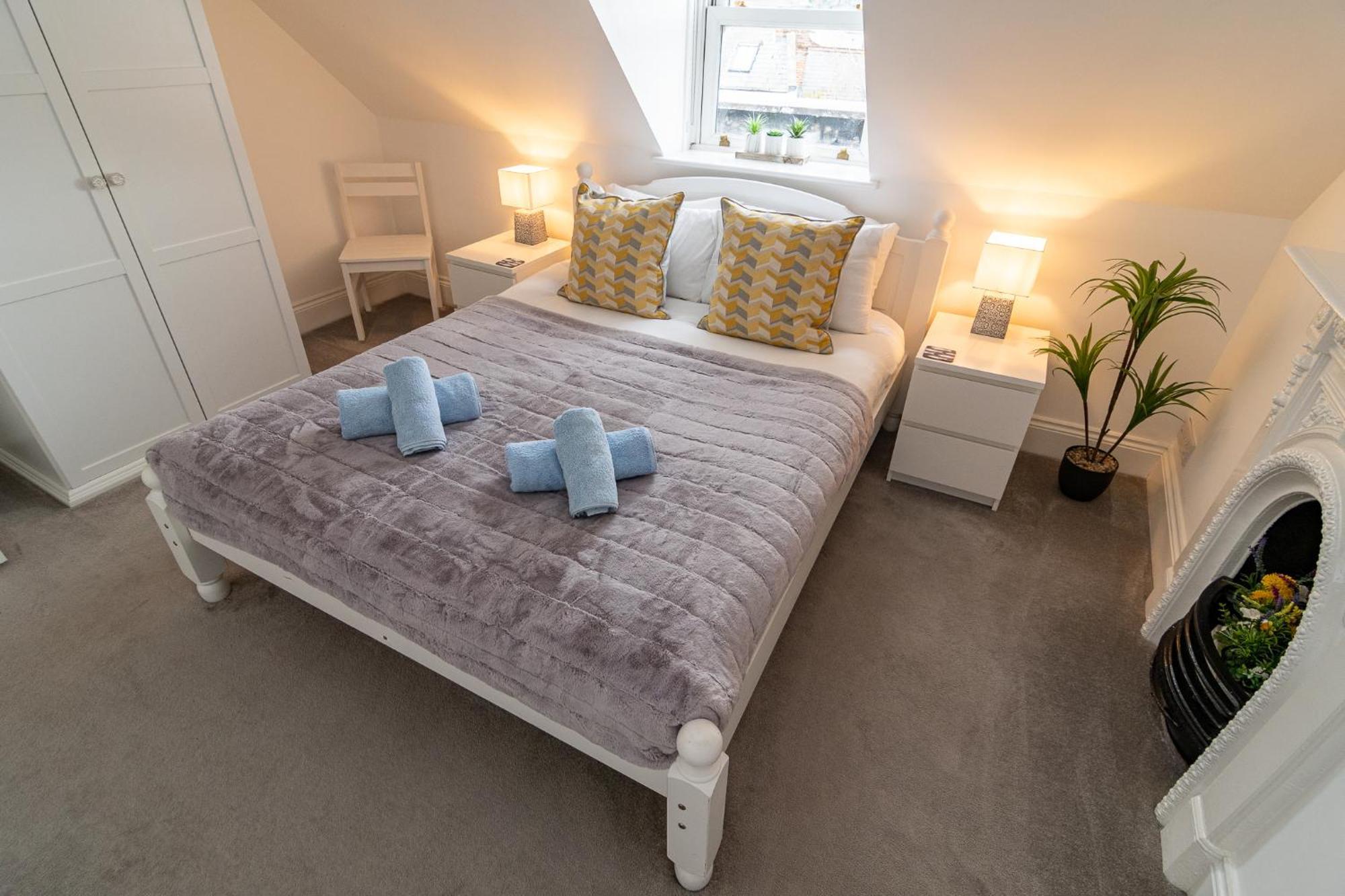 Light Airy 3 Bed Town Cntr Flat 700M To The Beach Bournemouth Bagian luar foto